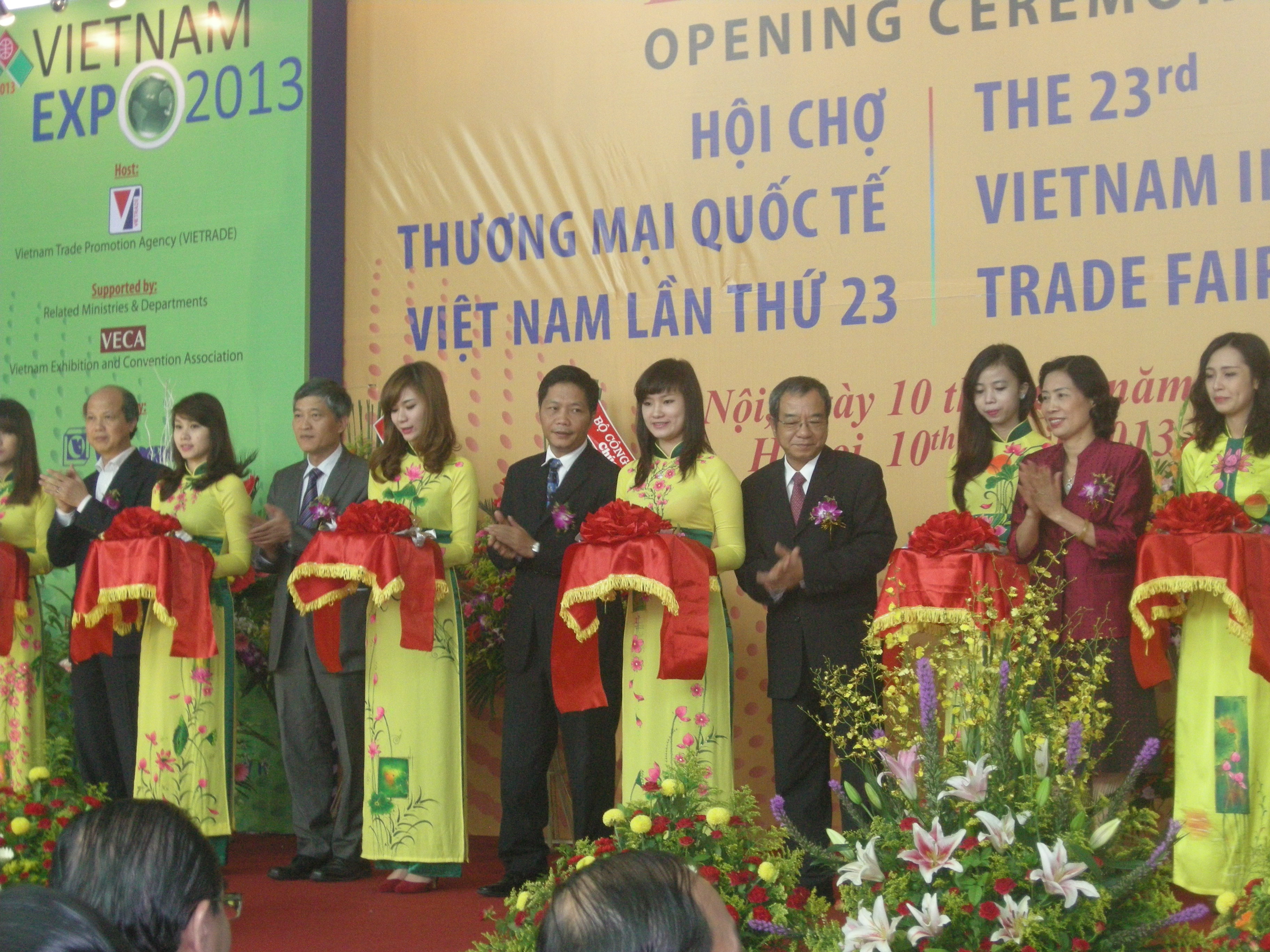 Vietnam Expo 2013 opens in Hanoi
